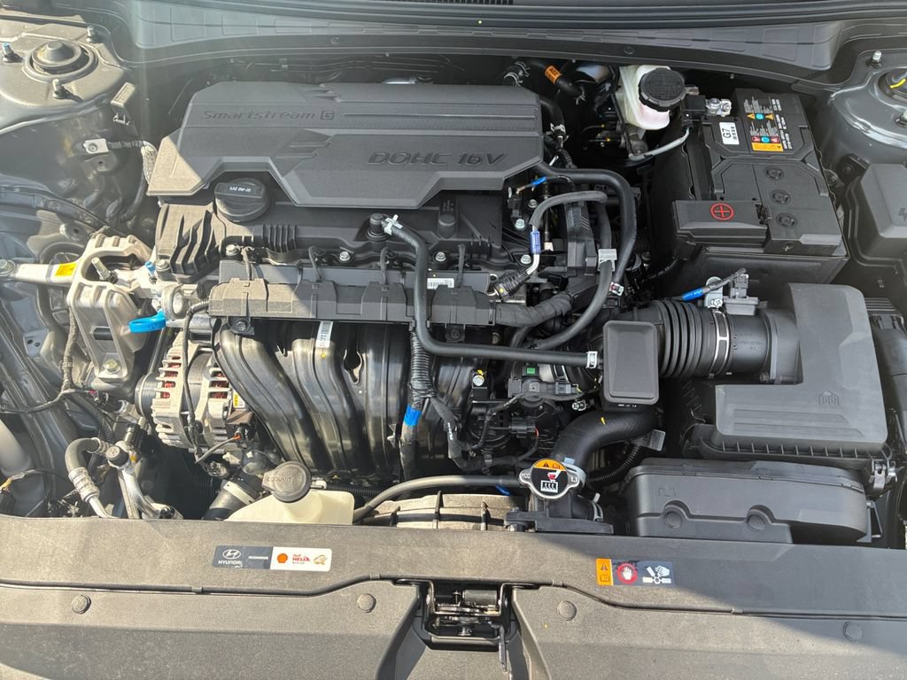 Used 2026 Hyundai Elantra SE FWD image 19