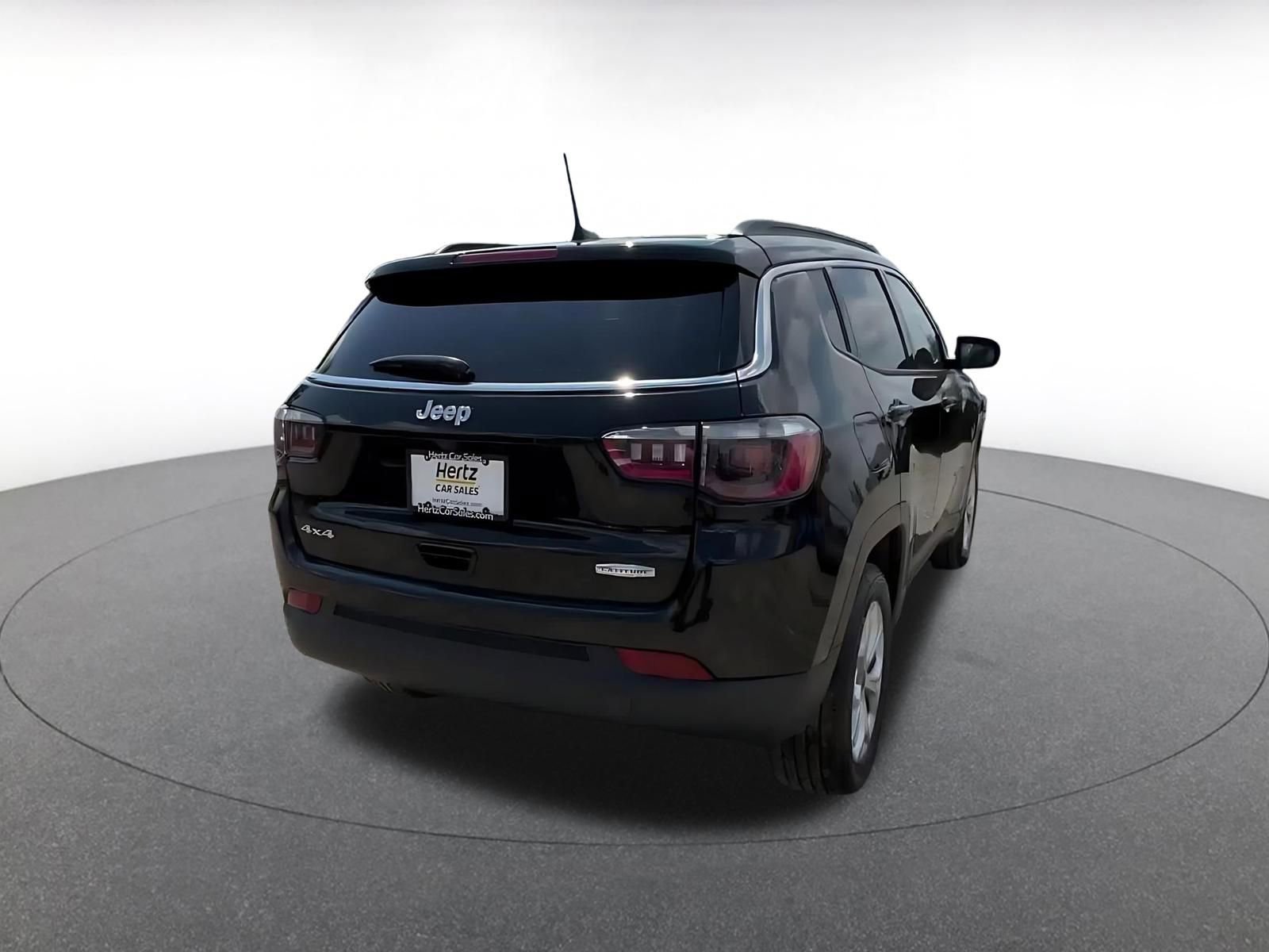 Used 2025 Jeep Compass Latitude AWD/4WD image 14