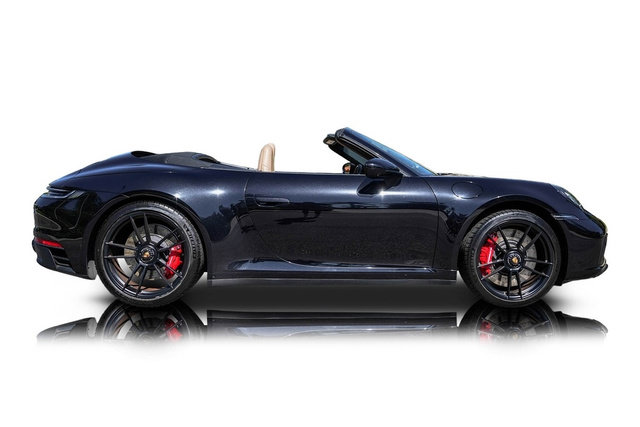 Used 2024 Porsche 911 Cabriolet image 2