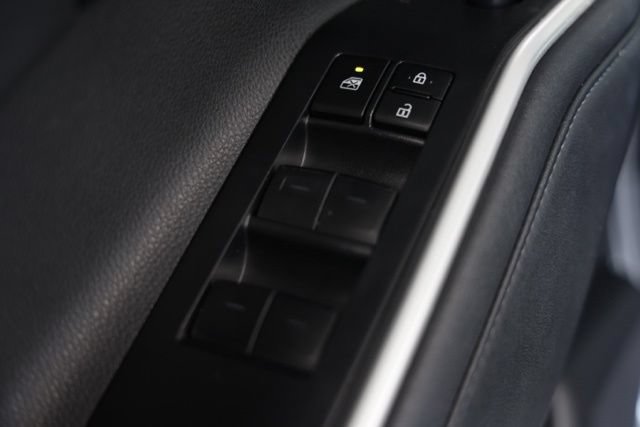 Used 2024 Toyota Highlander XSE FWD image 21