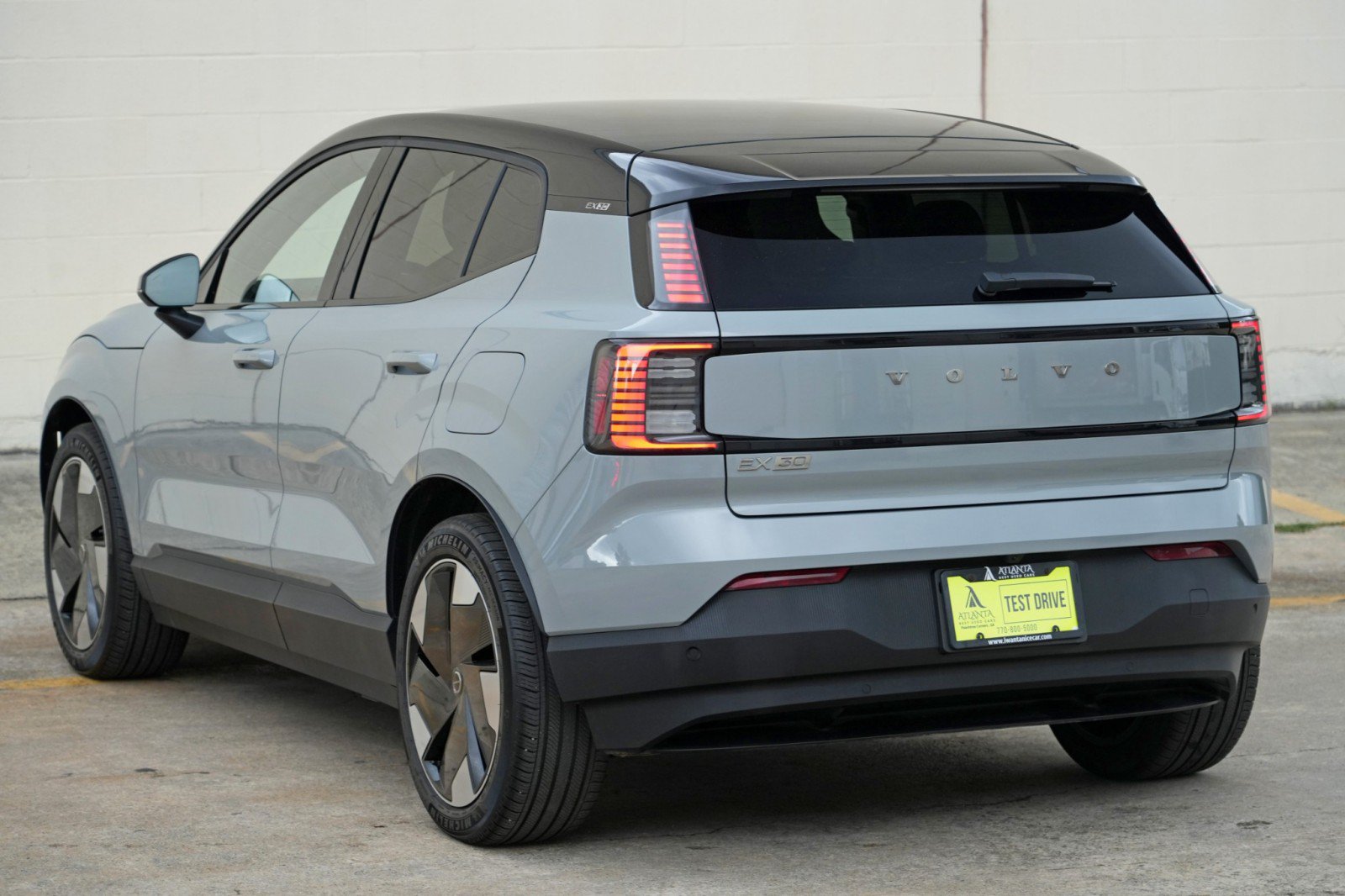 Used 2025 Volvo EX30 Plus AWD/4WD image 44