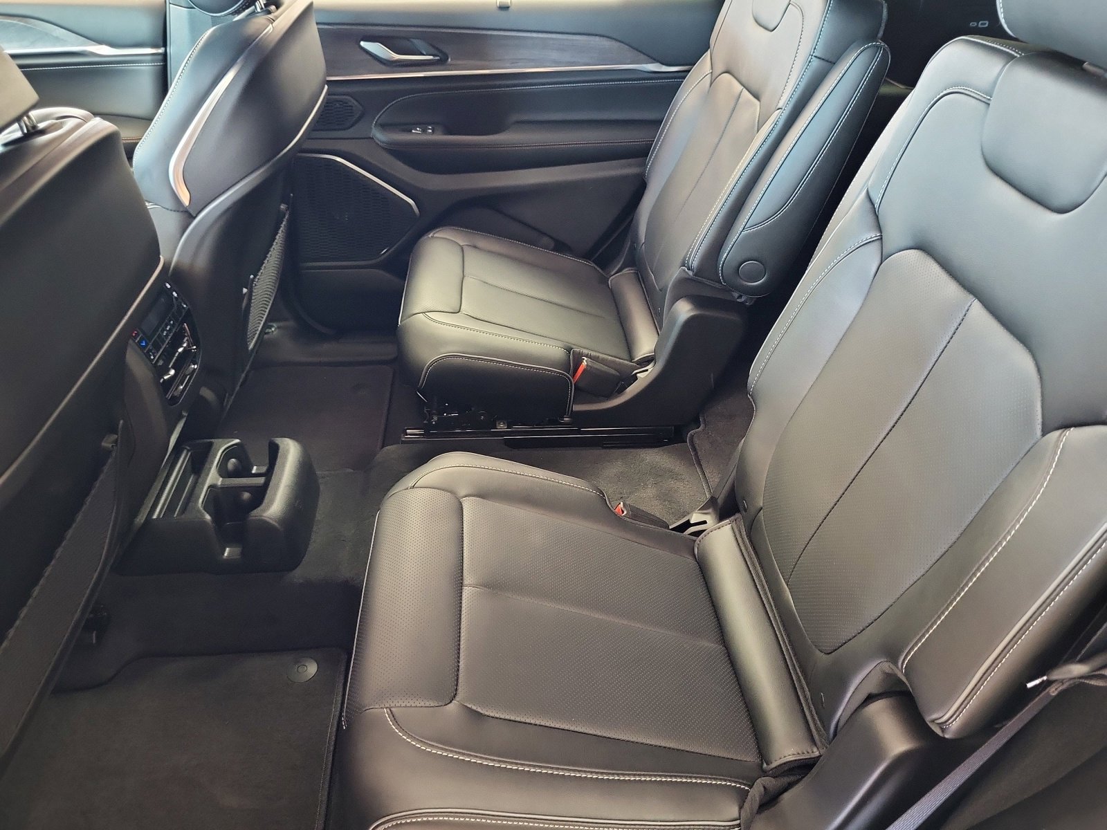 New 2025 Jeep Grand Cherokee L Overland w/ Luxury Tech Group IV image 22