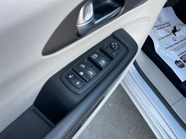 Used 2023 Chrysler Voyager LX FWD image 12