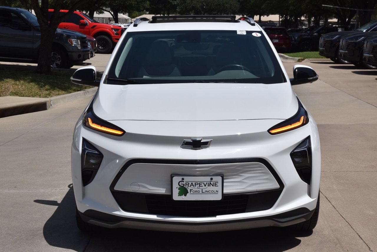 Used 2023 Chevrolet Bolt EUV Premier w/ Sun & Sound Package FWD image 3