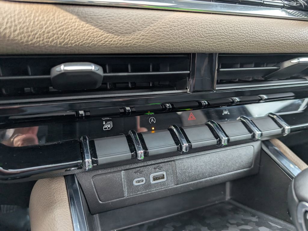 Used 2024 GMC Canyon Denali image 24