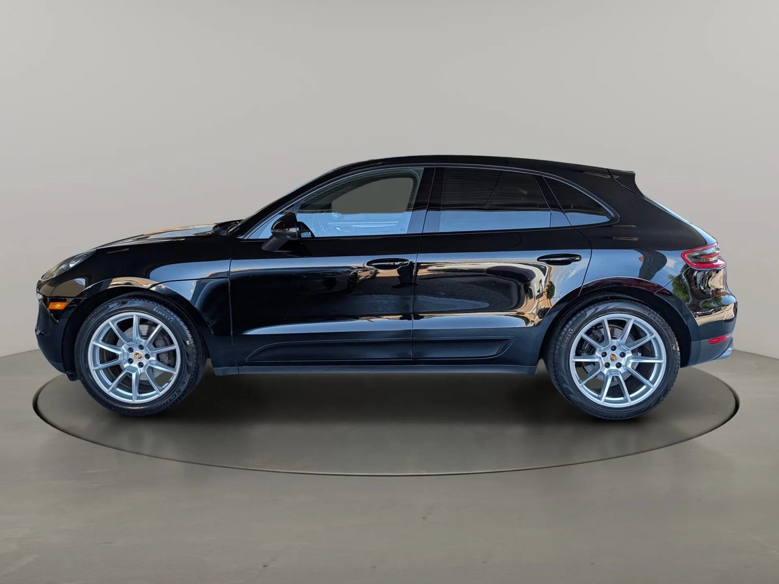 Used 2018 Porsche Macan Sport Edition w/ Premium Package Plus AWD/4WD image 2