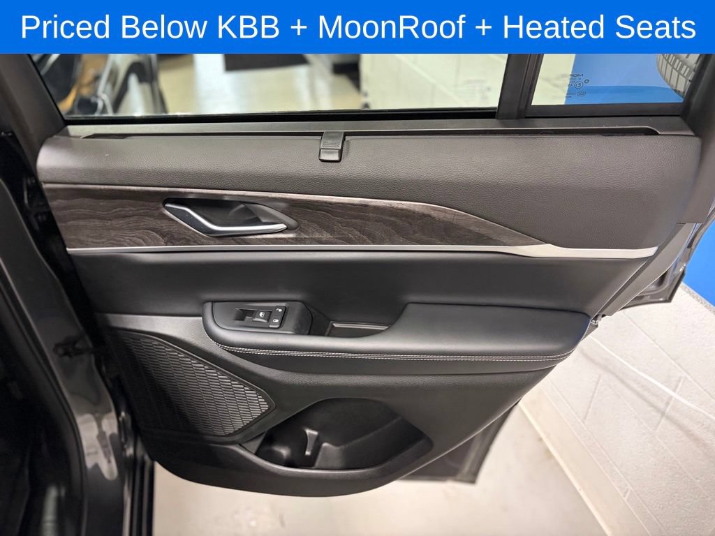 Used 2025 Jeep Grand Cherokee Limited w/ Luxury Tech Group II AWD/4WD image 22
