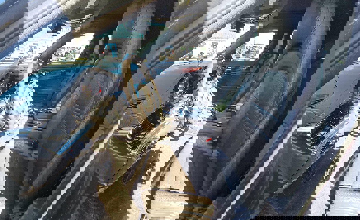 Used 2018 Porsche Panamera 4 image 3