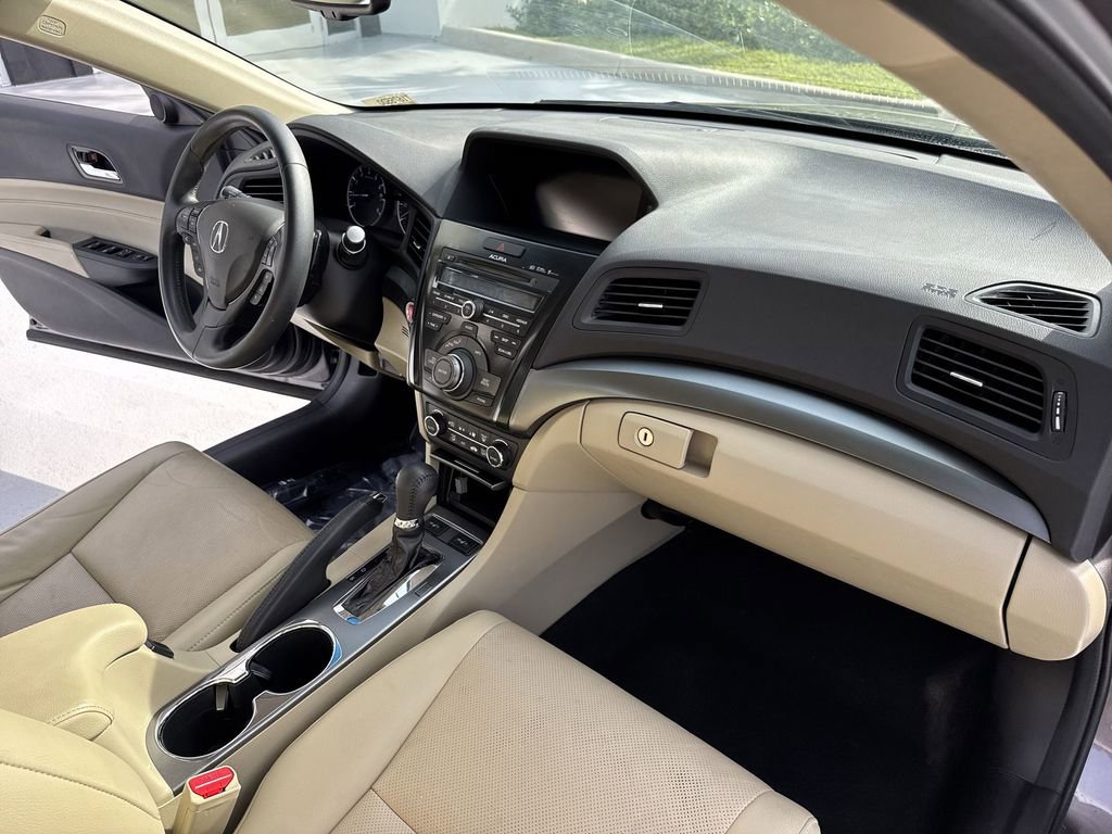 Used 2015 Acura ILX w/ Technology Package FWD image 32