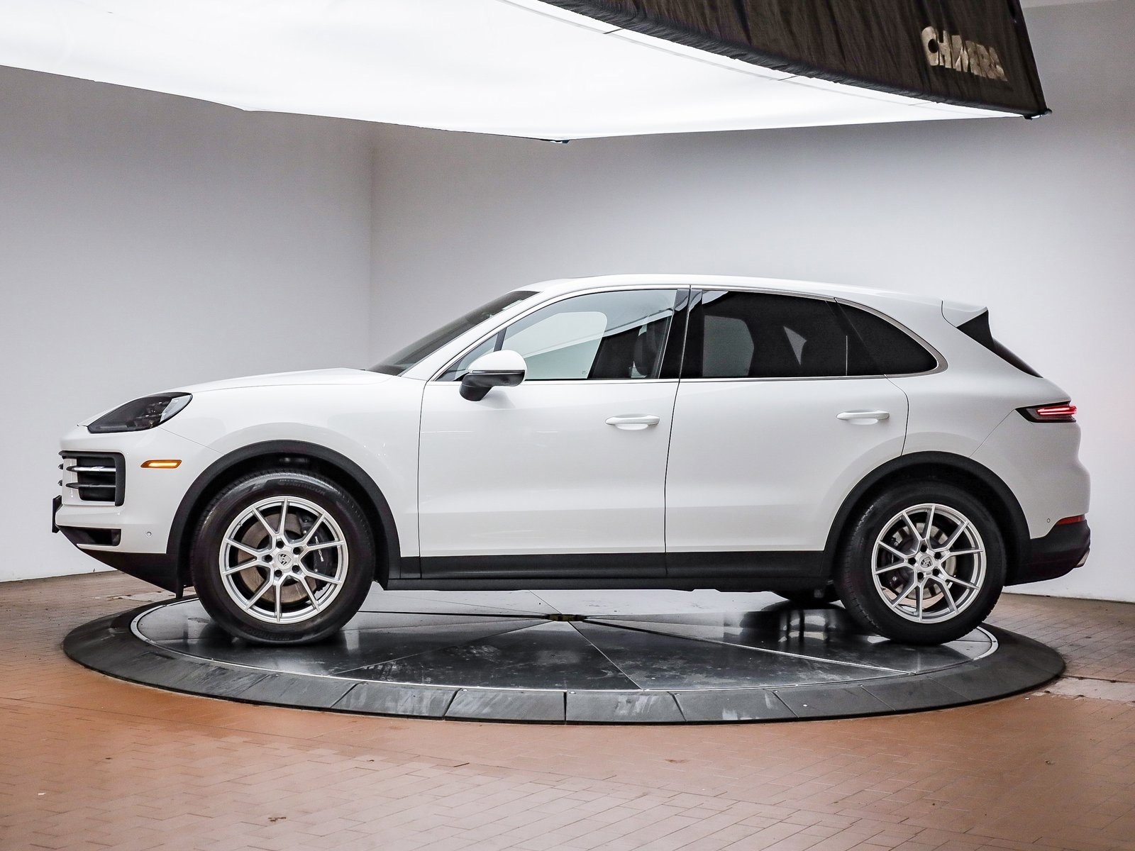 Used 2025 Porsche Cayenne image 2
