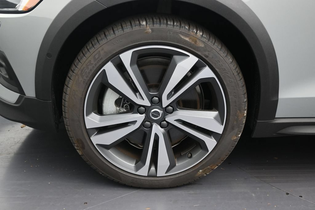 New 2026 Volvo V60 B5 Cross Country Plus w/ Protection Package Premier AWD/4WD image 9