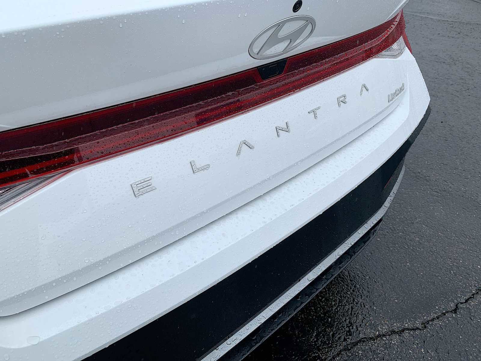 Used 2025 Hyundai Elantra Limited image 31