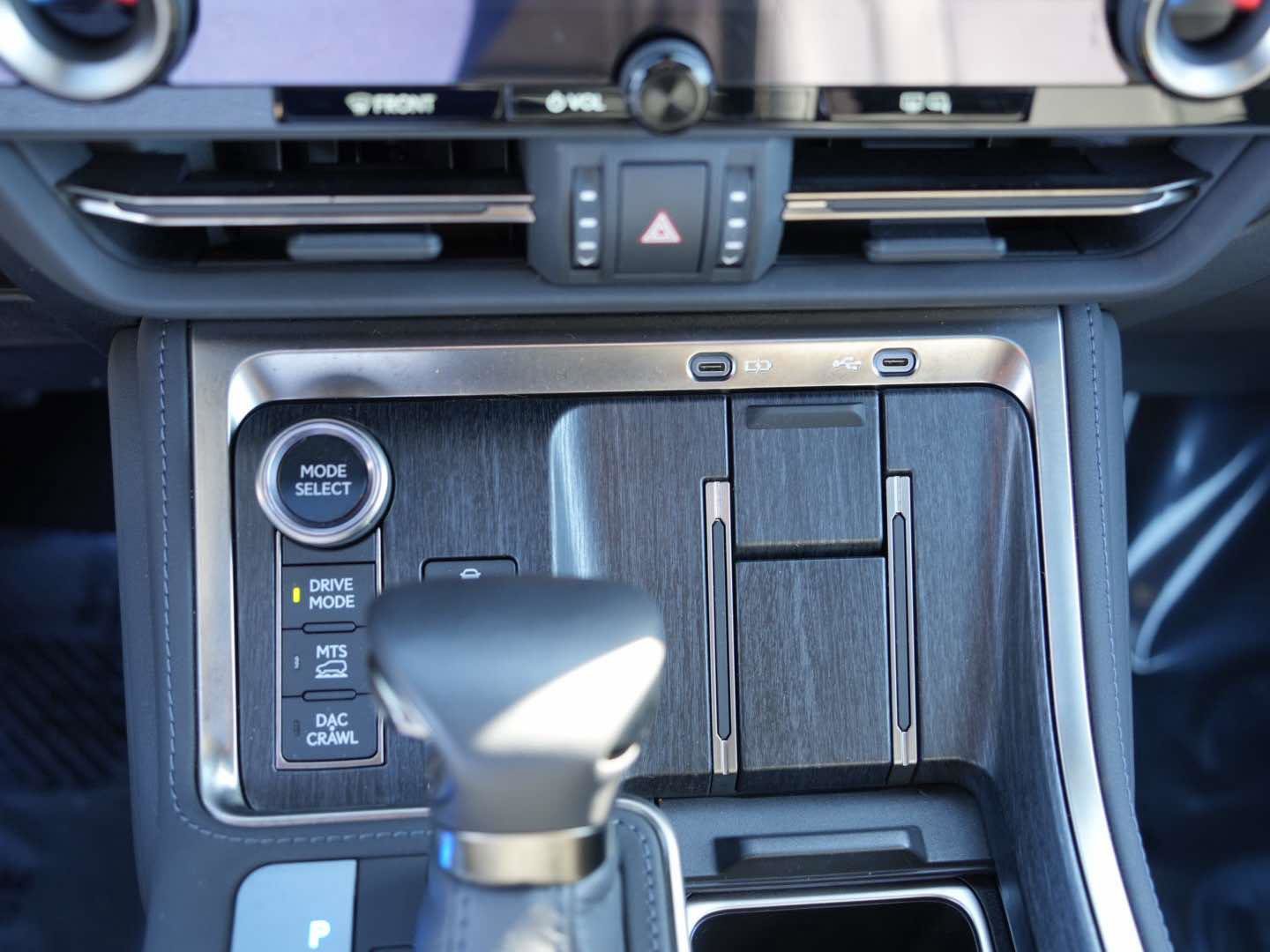 Used 2025 Lexus GX 550 w/ Accessory Package (CT) image 29