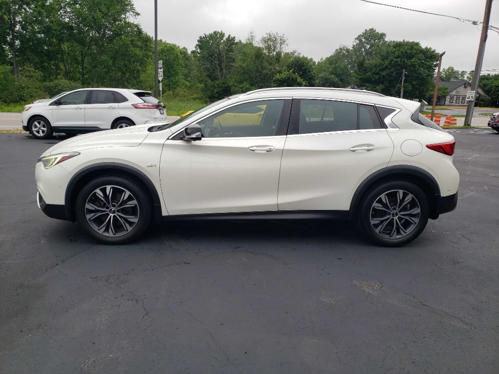 Used 2018 INFINITI QX30 Premium w/ Technology Package AWD/4WD image 4