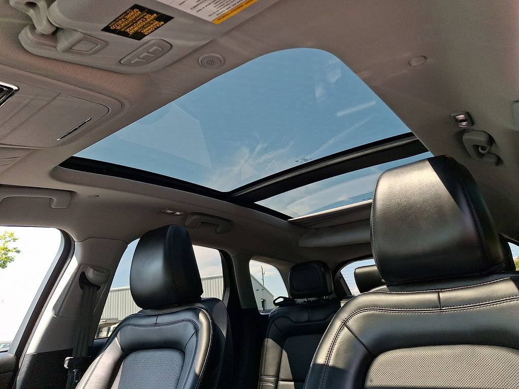 Used 2022 Lincoln Corsair AWD w/ Premium Package image 16