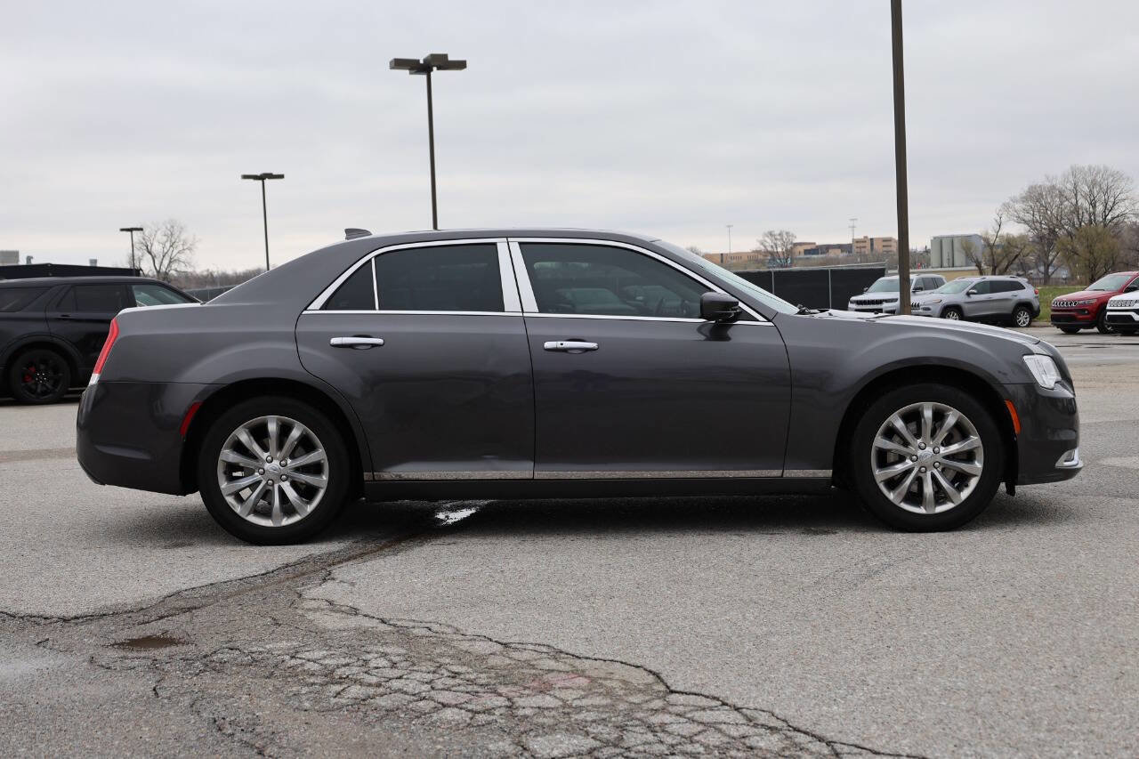 Used 2017 Chrysler 300 Limited w/ Value Package image 7
