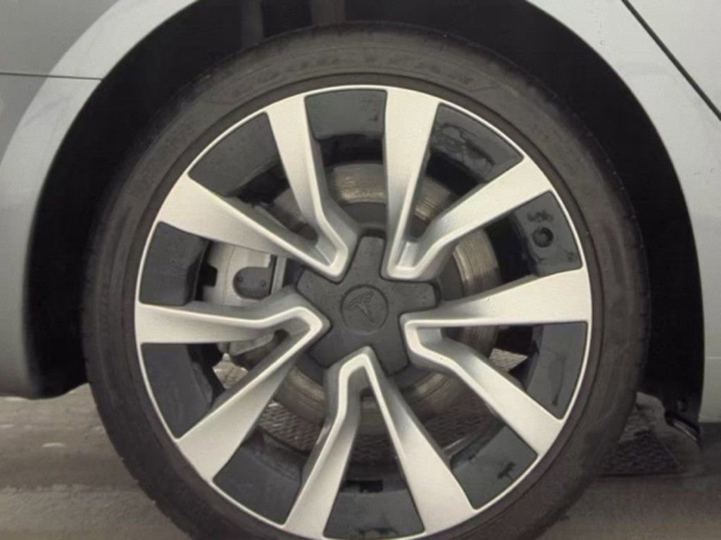 Used 2025 Tesla Model 3 Long Range image 19