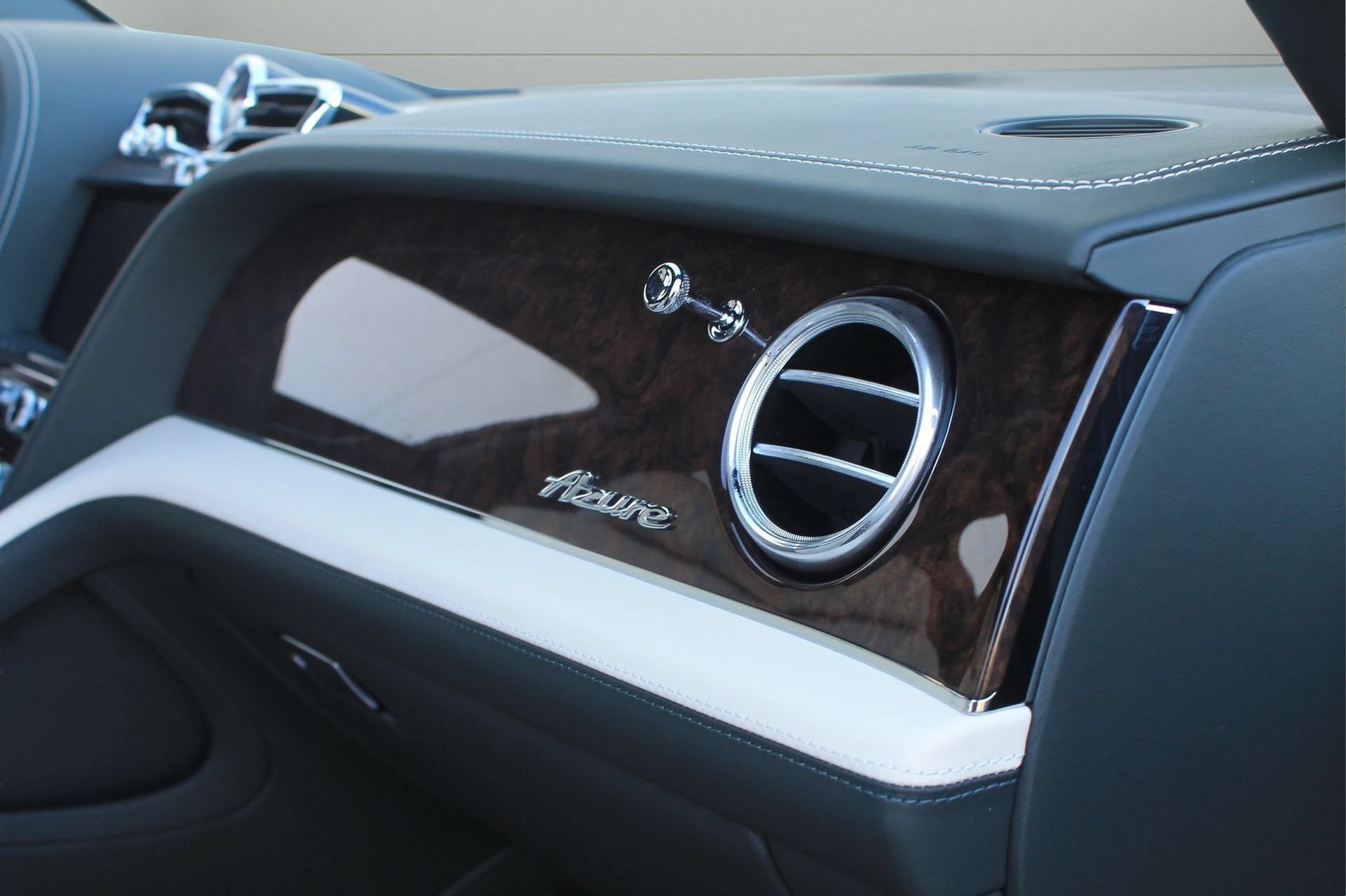 Certified 2024 Bentley Bentayga Extended Wheelbase AWD/4WD image 42