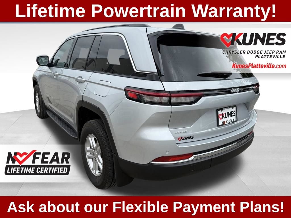 Used 2024 Jeep Grand Cherokee Laredo w/ Trailer Tow Package AWD/4WD image 8