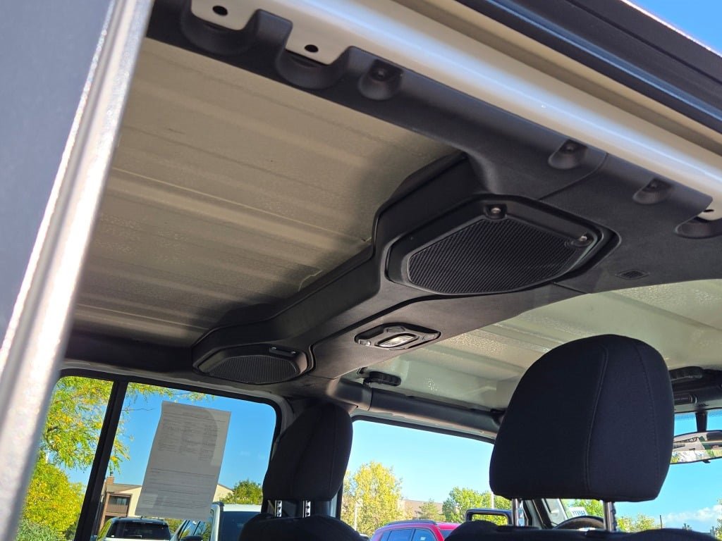 Used 2018 Jeep Wrangler Unlimited Sahara w/ Cold Weather Group image 10