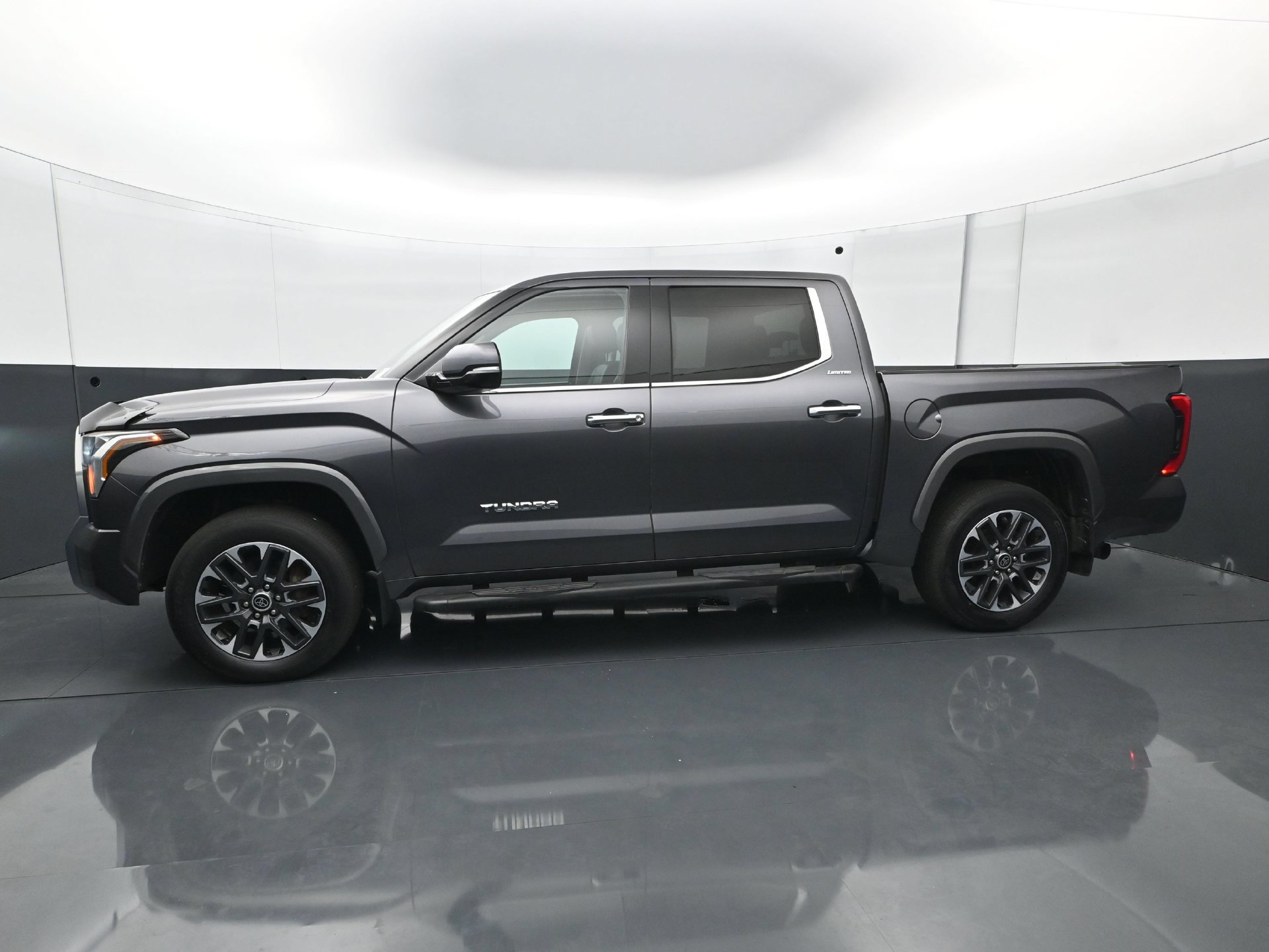 Used 2022 Toyota Tundra Limited AWD/4WD image 3
