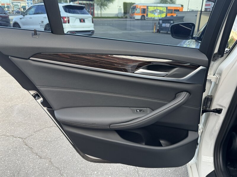 Used 2023 BMW 530i w/ Convenience Package RWD image 27