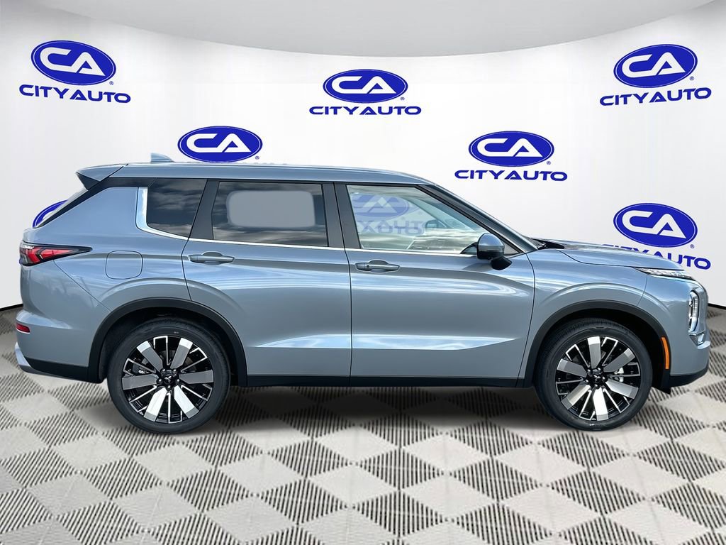 New 2026 Mitsubishi Outlander SE AWD/4WD image 2