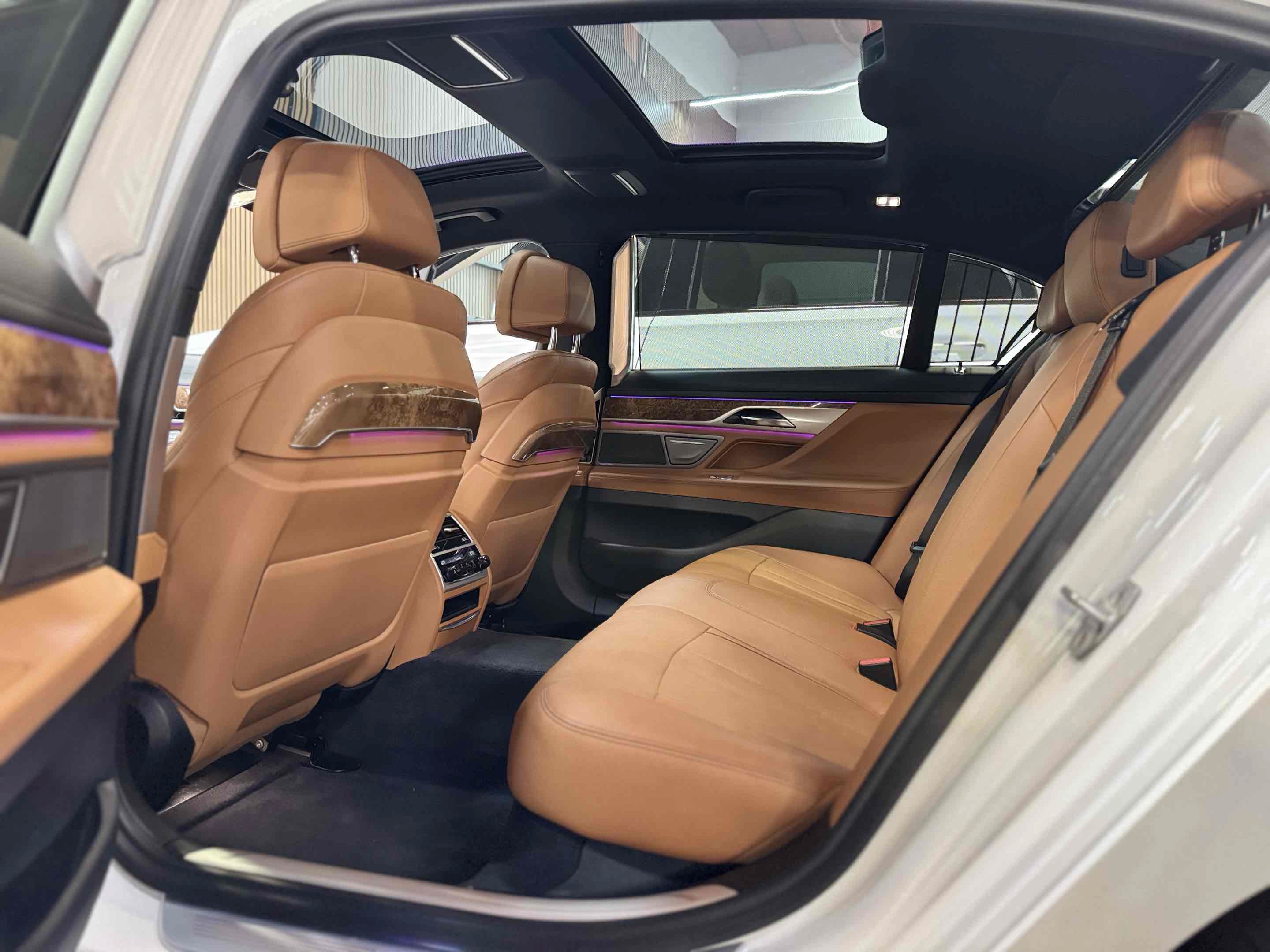 Used 2018 BMW 740e xDrive AWD/4WD image 4