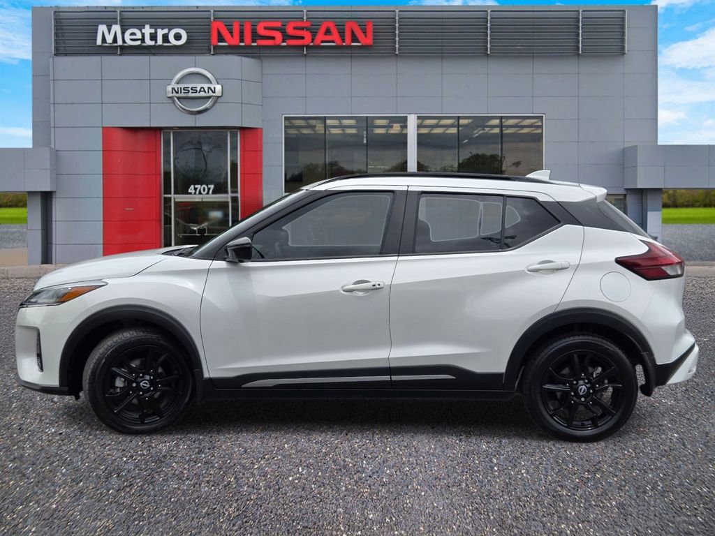 Used 2023 Nissan Kicks SR FWD image 3