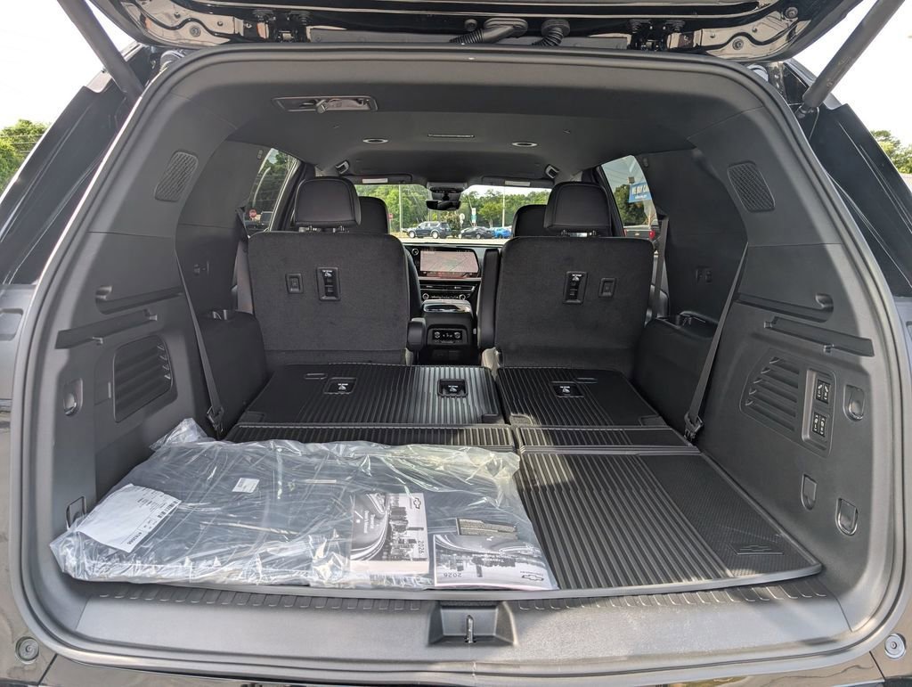 New 2026 Chevrolet Traverse RS w/ LPO, Floor Liner Package FWD image 26