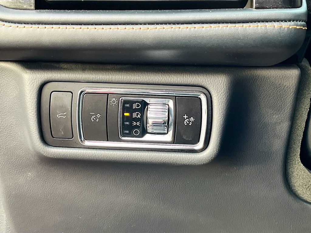 Used 2025 Lincoln Aviator Black Label AWD/4WD image 10