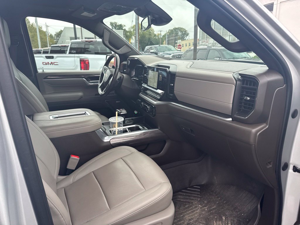 Used 2022 Chevrolet Silverado 1500 LTZ w/ LTZ Premium Package AWD/4WD image 22