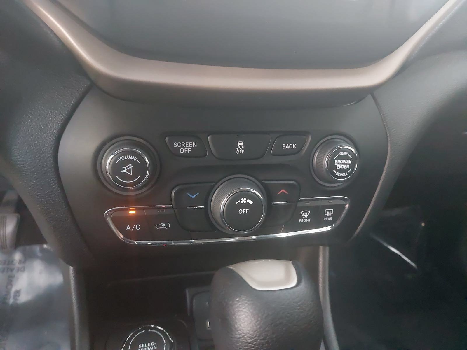 Used 2015 Jeep Cherokee Sport w/ Cold Weather Group AWD/4WD image 20