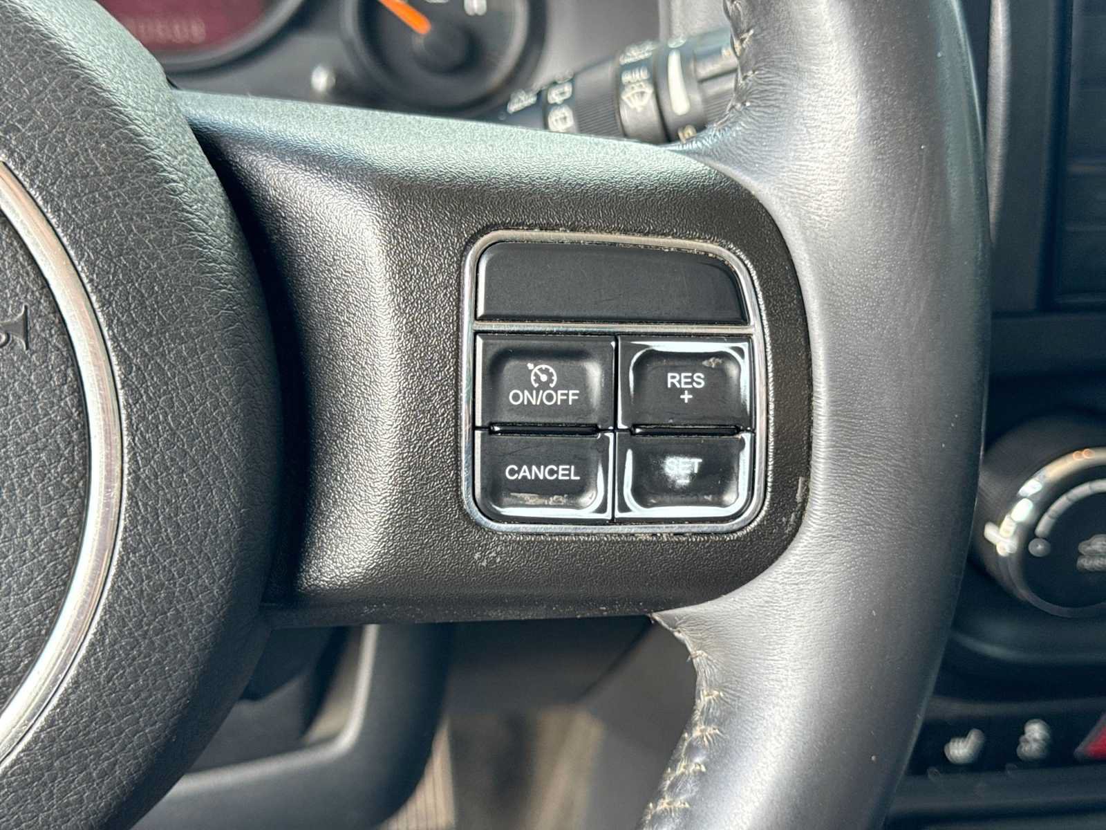 Used 2015 Jeep Patriot Latitude AWD/4WD image 23