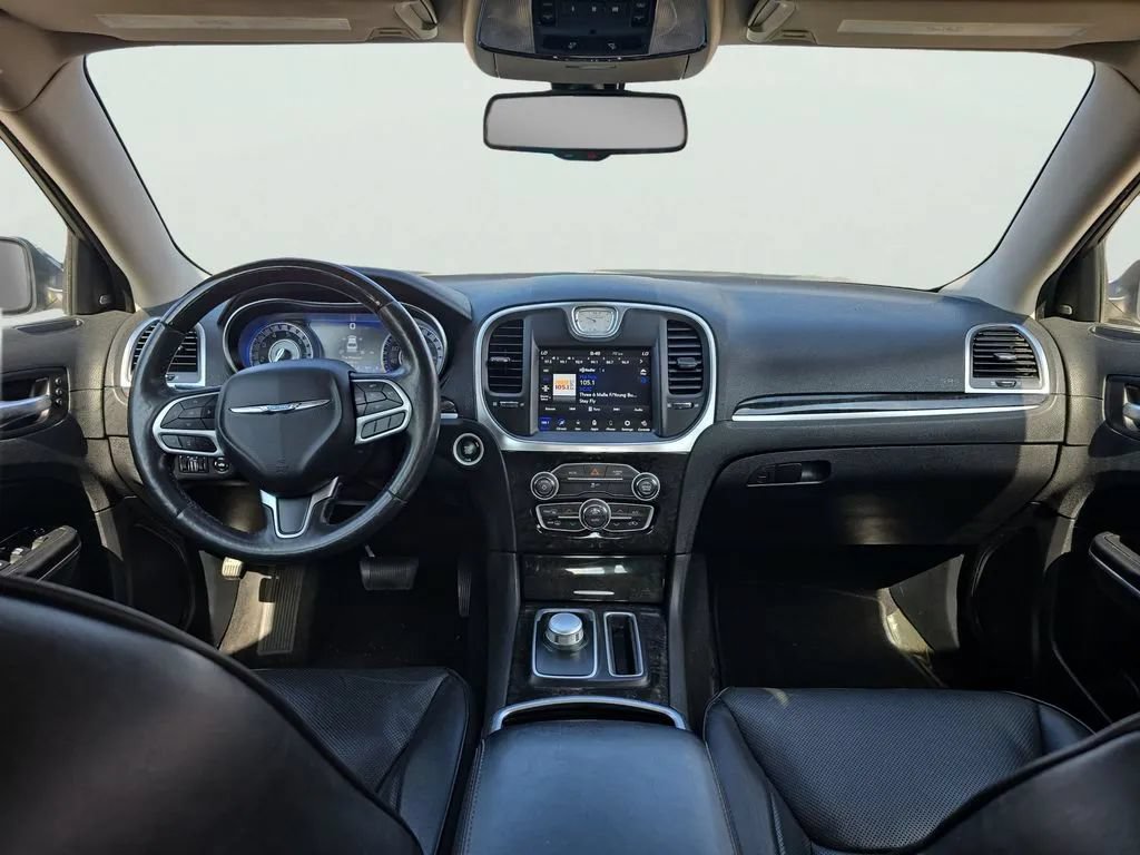 Used 2020 Chrysler 300 Limited RWD image 12