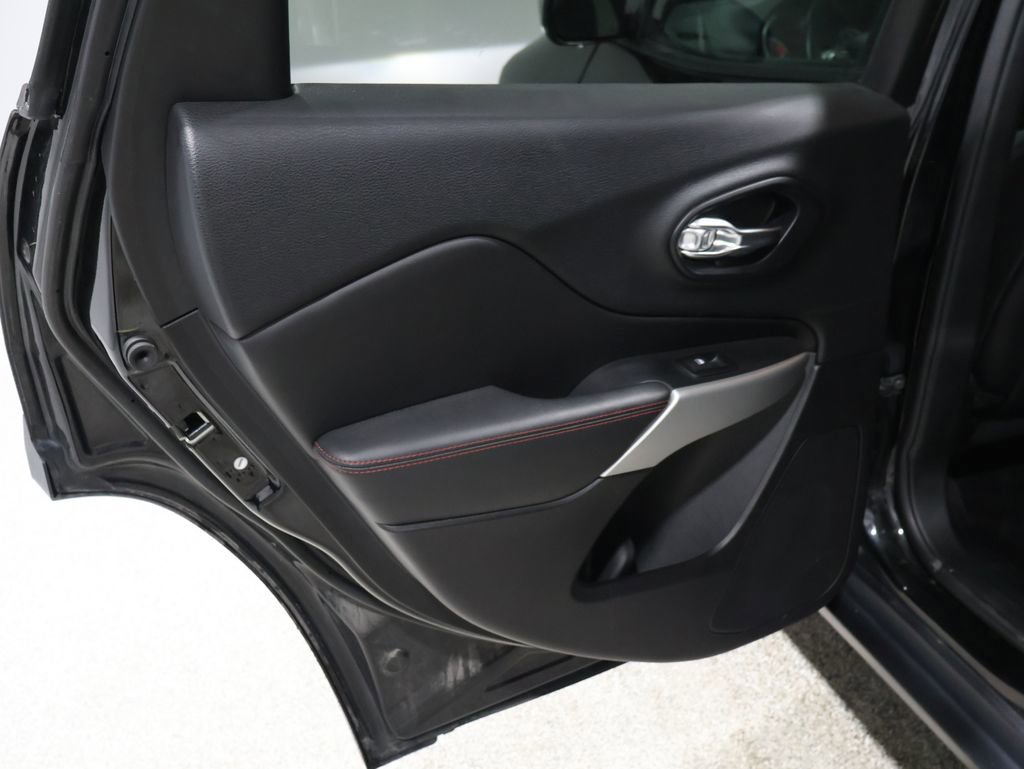 Used 2018 Jeep Cherokee Trailhawk w/ Comfort/Convenience Group image 20