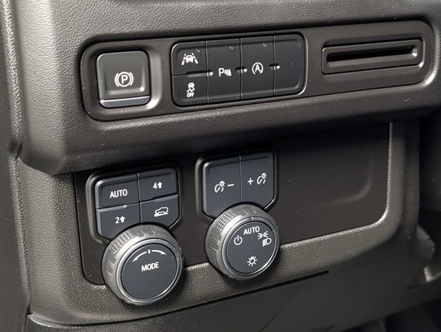 Certified 2023 Chevrolet Suburban LT AWD/4WD image 16