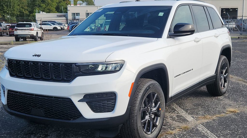 New 2027 Jeep Grand Cherokee Laredo X AWD/4WD image 3