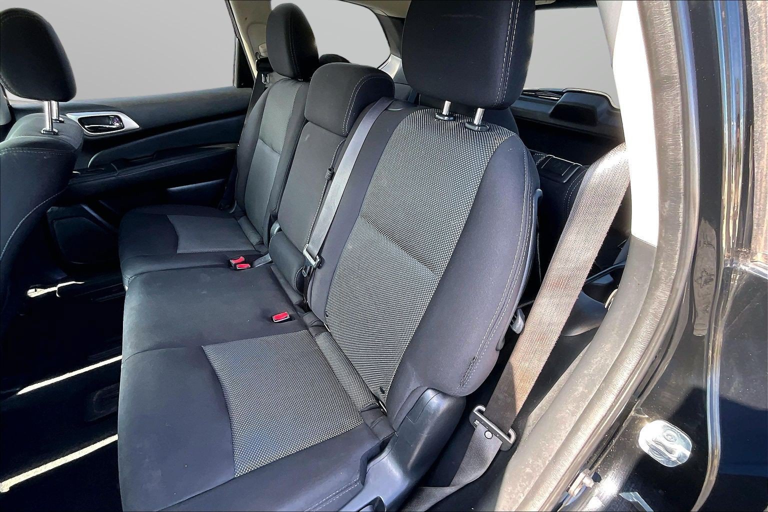 Used 2020 Nissan Pathfinder SV FWD image 17