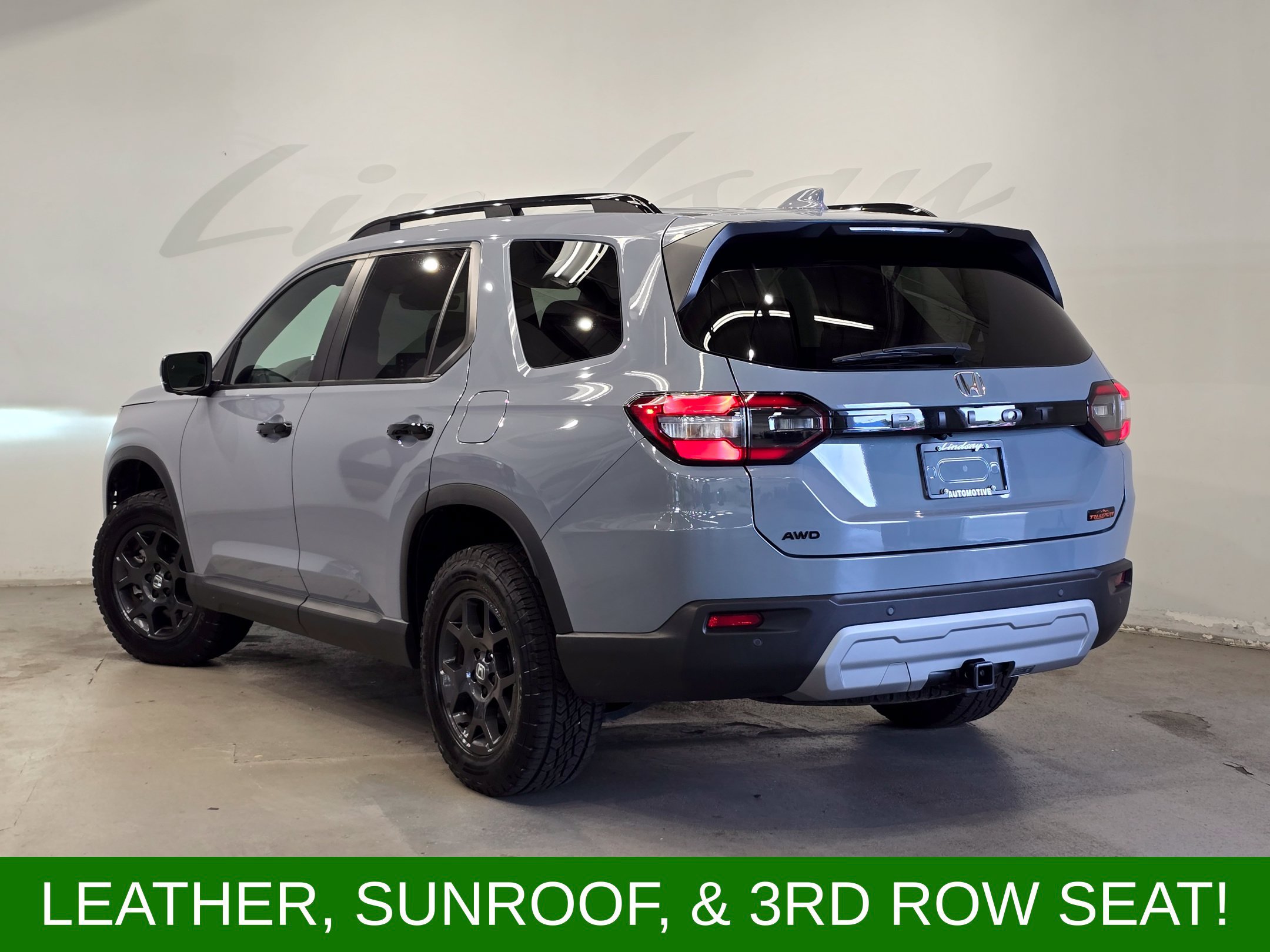 Used 2025 Honda Pilot TrailSport image 4
