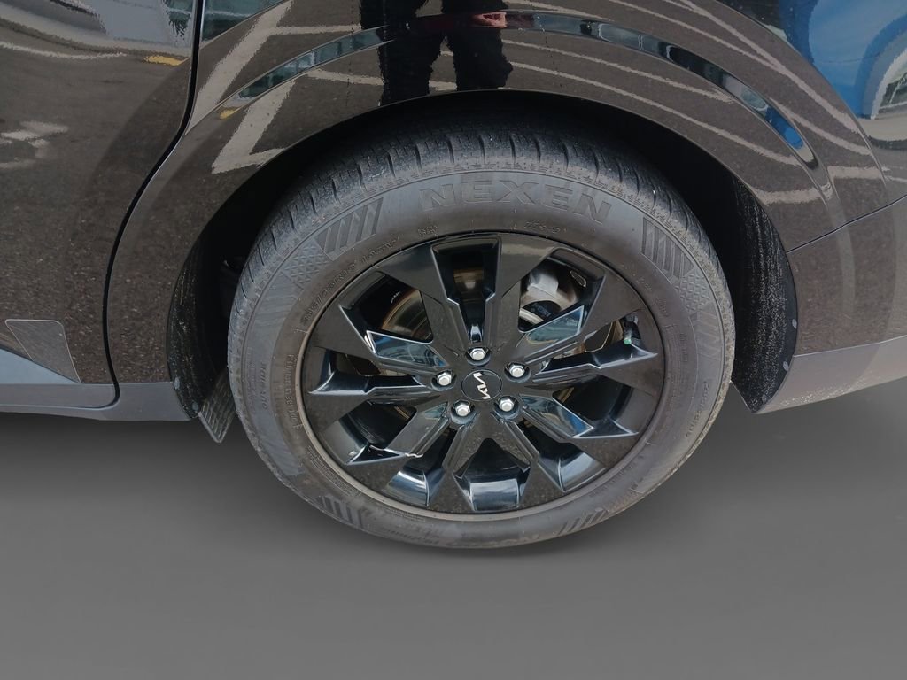 Used 2024 Kia Carnival SX image 8