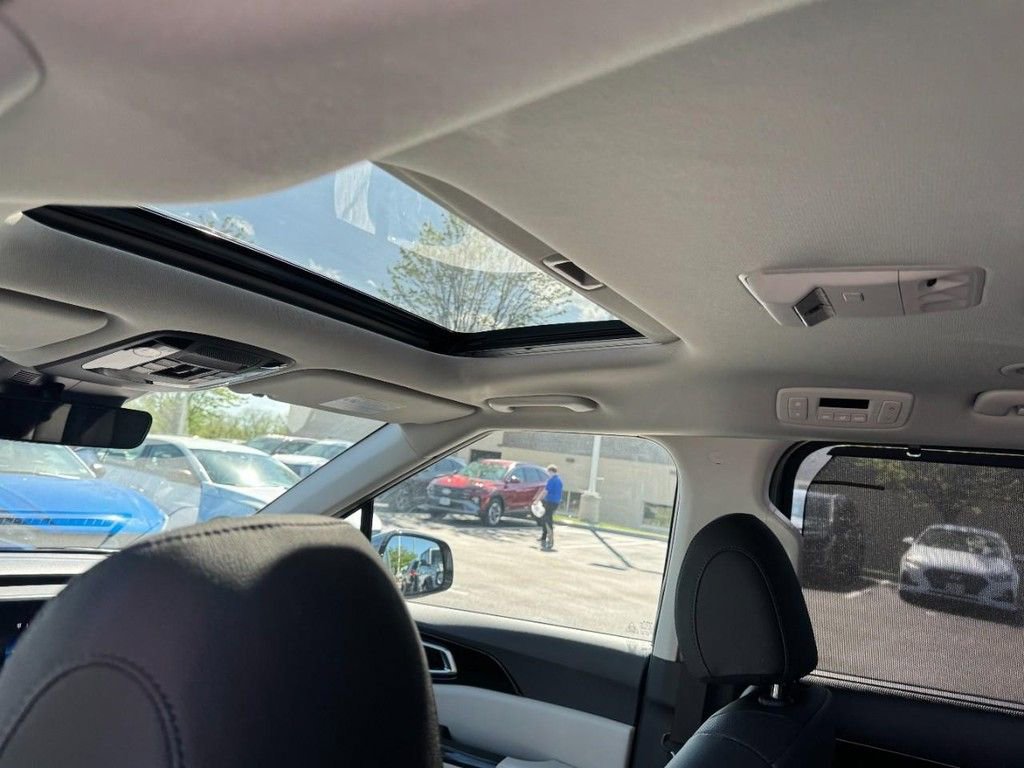 Used 2024 Kia Carnival SX Prestige image 12