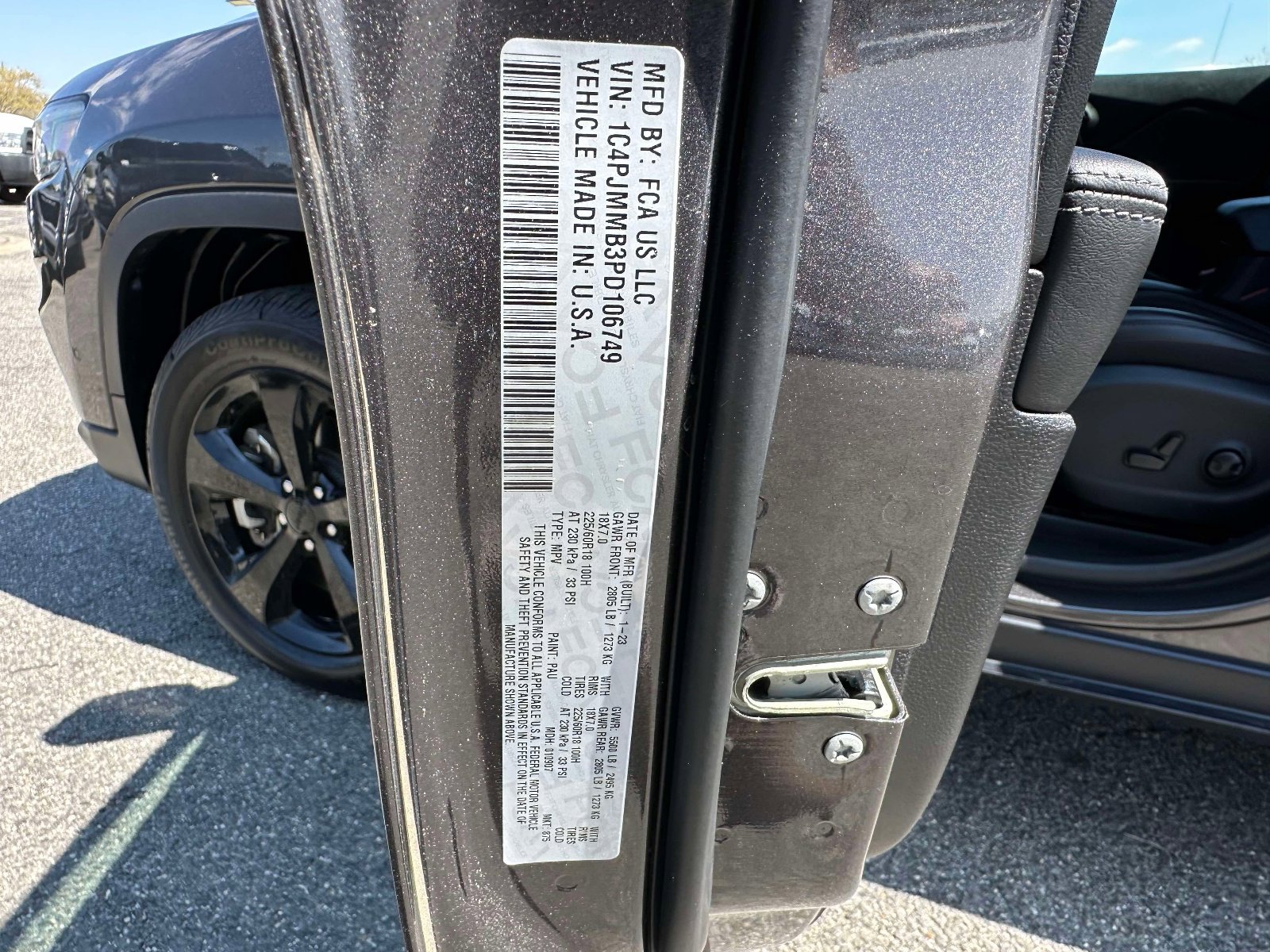 Used 2023 Jeep Cherokee Altitude Lux image 30