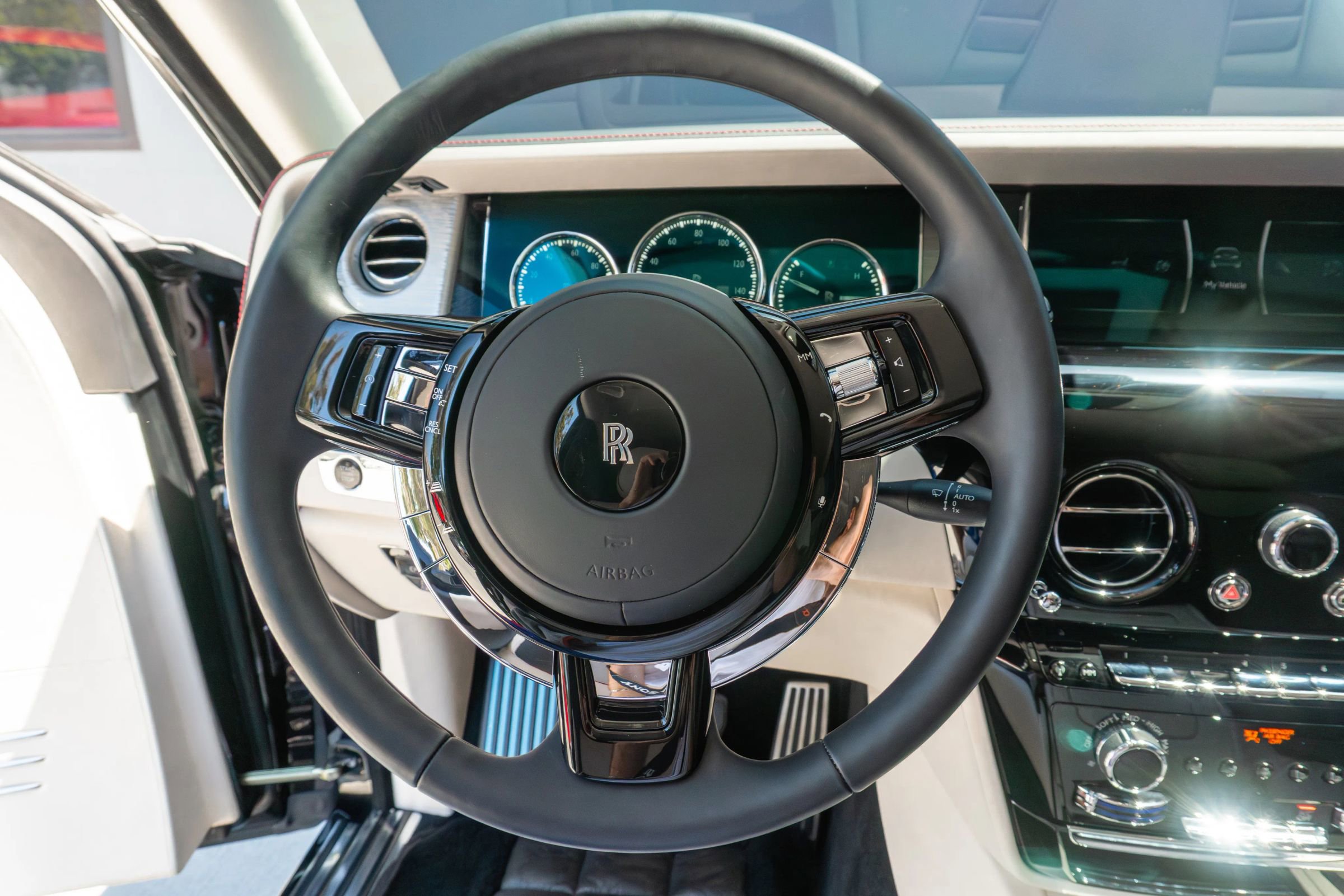 Used 2024 Rolls-Royce Phantom Sedan w/ The Phantom Package RWD image 87