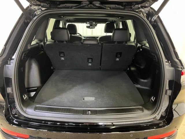 Used 2023 Jeep Grand Cherokee Altitude image 11