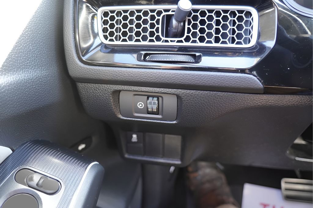 Used 2025 Honda Civic Sport image 19