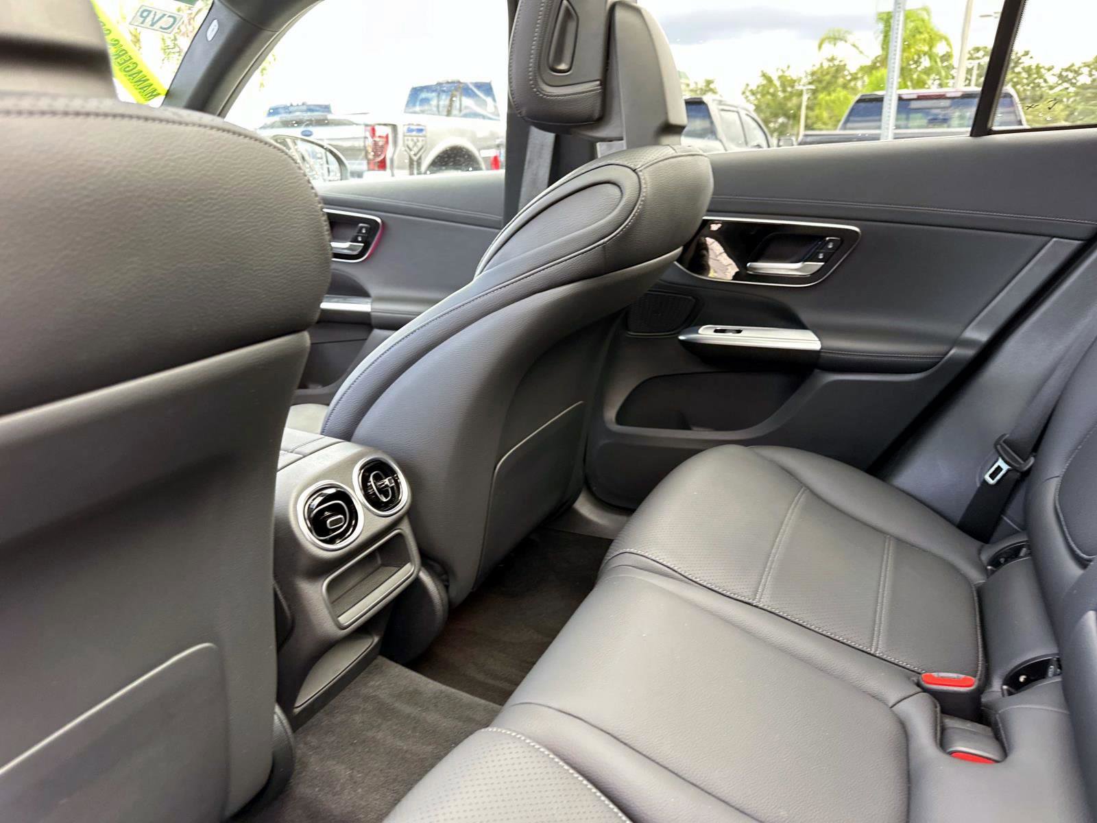 Used 2025 Mercedes-Benz GLC 300 image 15