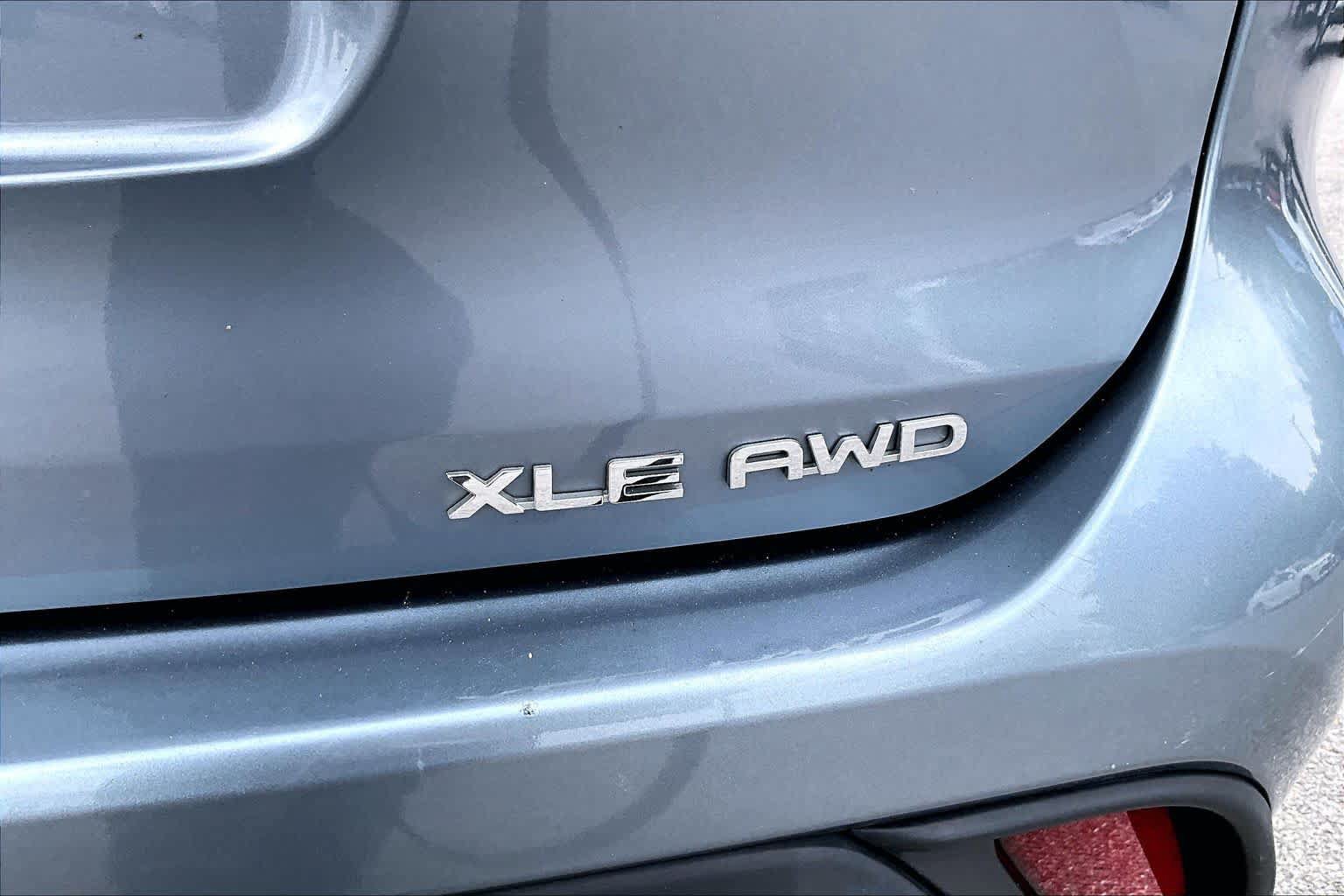 Used 2024 Toyota Highlander XLE AWD/4WD image 10