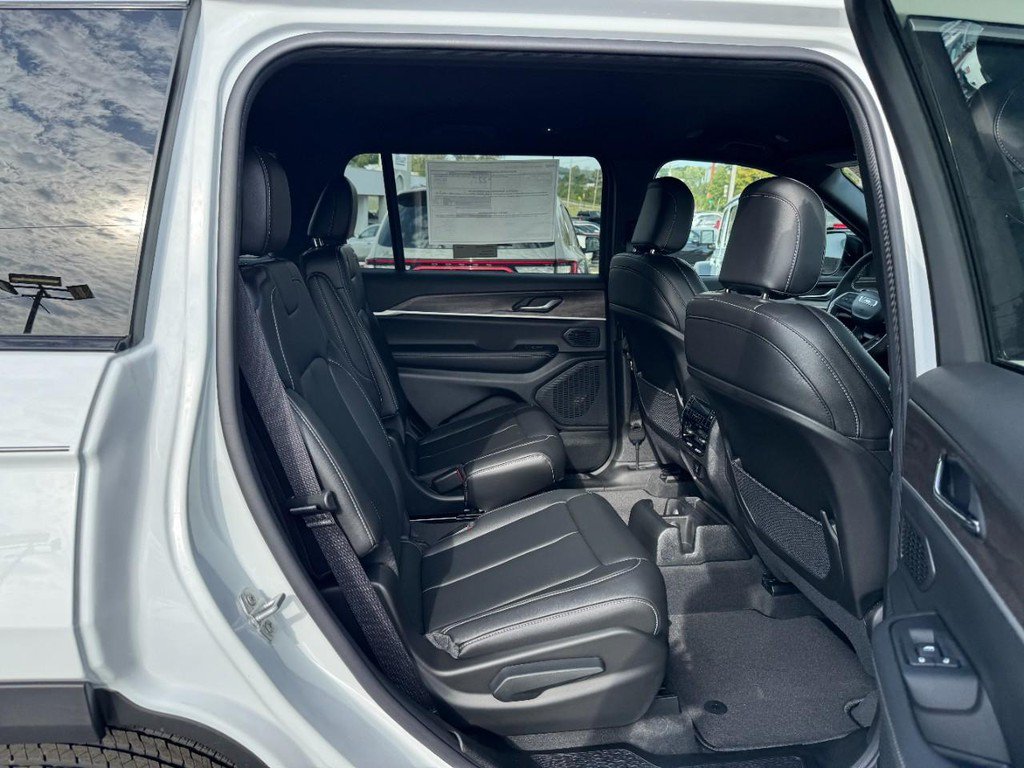 New 2027 Jeep Grand Cherokee L Limited AWD/4WD image 6