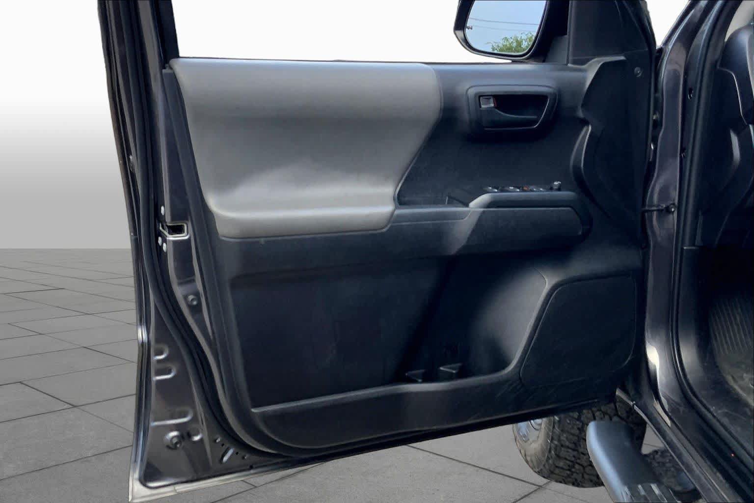 Used 2023 Toyota Tacoma SR AWD/4WD image 21